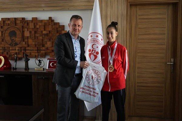 Karaman’ın milli sporcularından Duru Bahadır, Estonya’da düzenlenen Kulüpler Tekvando Avrupa