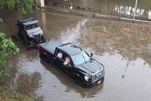 Meteoroloji uzmanları, saatte 7,5 cm'ye kadar yağış beklendiğini ve bazı
