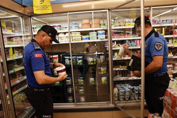 Pamukkale Belediyesi Zabıta Müdürlüğü ekipleri, ilçe genelindeki marketlerde fiyat artışı