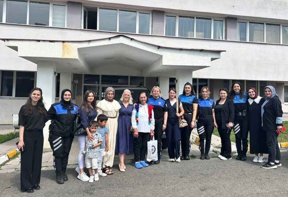 Ardahan Polis Eşleri Derneği'nin açıklamasına göre; Ardahan İl Emniyet Müdürü
