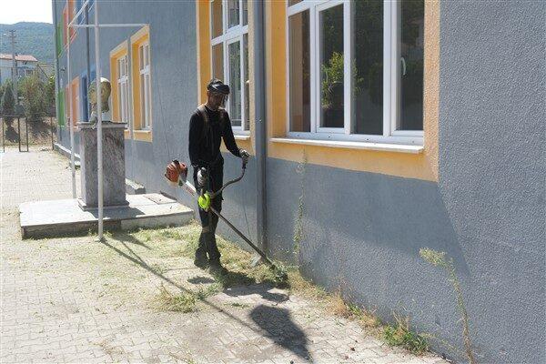 Park Bahçeler Müdürlüğü ve Temizlik İşleri Müdürlüğü ekipleri tarafından yürütülen