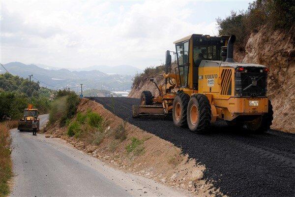 Alanya Belediyesi Fen İşleri Müdürlüğü tarafından genişletilen yolda altyapı çalışmalarının