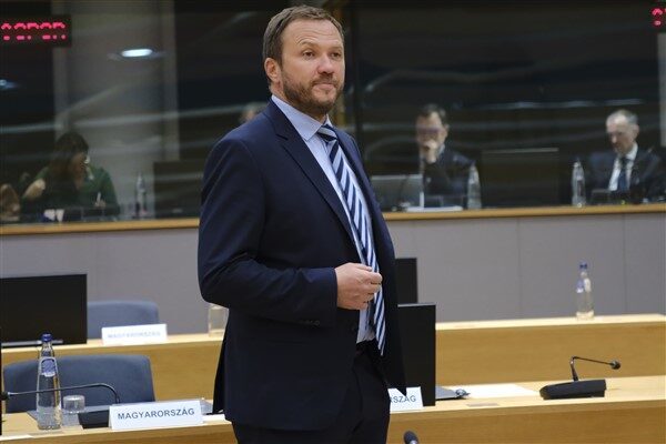 Estonya Dışişleri Bakanı Tsahkna, AB Dışişleri Bakanları toplantısında, bir saldırganın