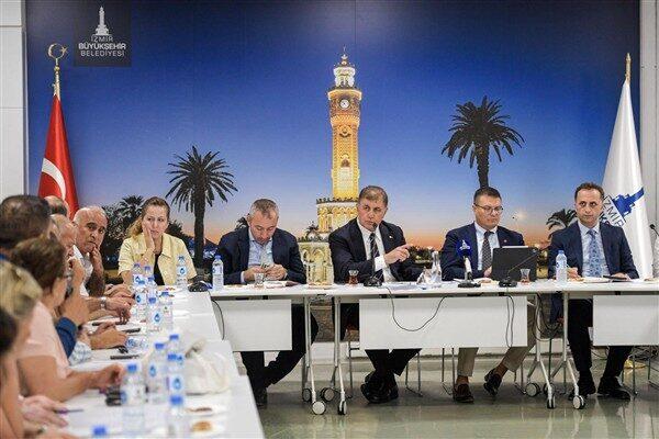 İzmir'i kentin dinamikleriyle birlikte yöneten İzmir Büyükşehir Belediye Başkanı Tugay,