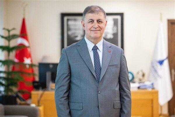 İzmir Büyükşehir Belediye Başkanı Dr. Cemil Tugay, basın mensuplarının gündeme