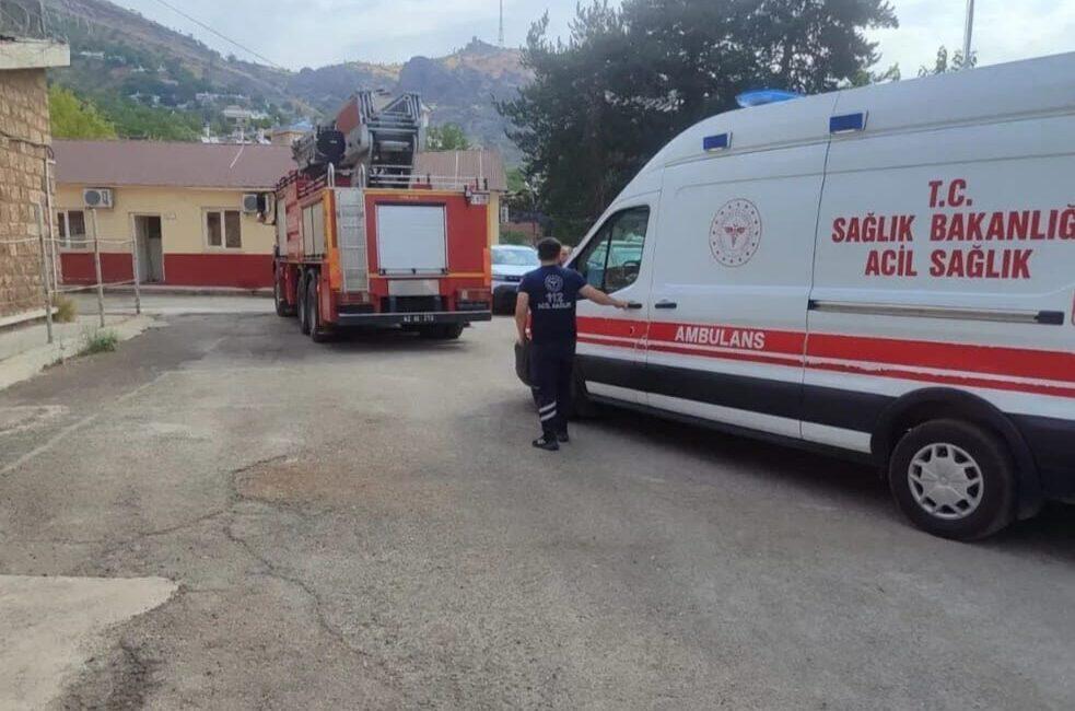 Olay yerine ilk ulaşan ekipler, yangına kısa sürede müdahale etti.