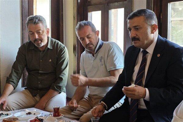 İYİ Parti Bursa Milletvekili Türkoğlu, Demirtaşpaşa Tarihi Çarşı’da gerçekleştirdiği esnaf