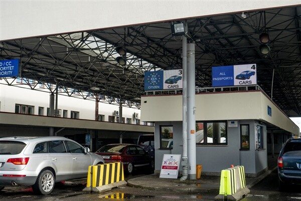 Bir Avrupa Komisyonu yetkilisi, POLITICO'ya yaptığı açıklamada, yıl sonunda yayınlanması