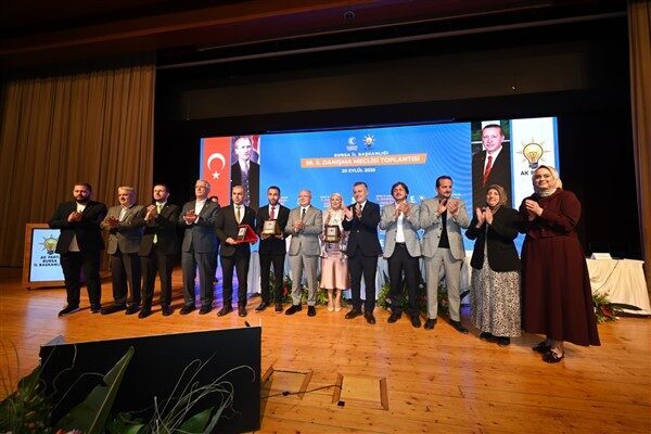 Milletvekilleri, belediye başkanları, ilçe başkanları, parti kolları ve meclis üyelerinin