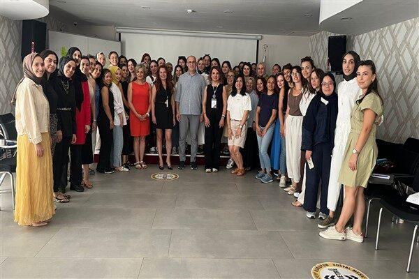 Program kapsamında, alanında uzman akademisyen ve eğitimciler, öğretmenlerle buluşarak mesleki