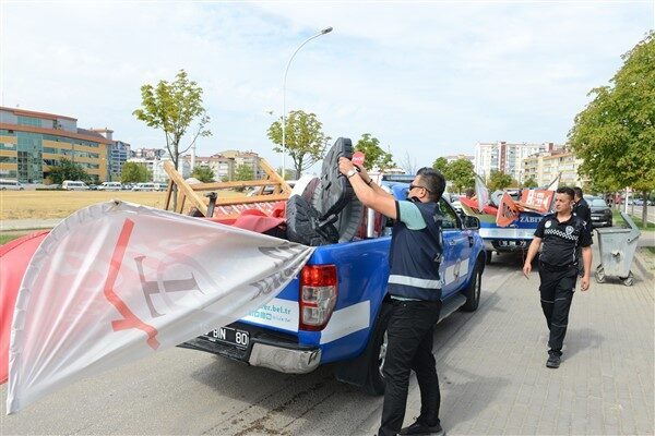 Nilüfer Belediyesi, kaldırım işgalleriyle mücadelesini sürdürüyor. Bu doğrultuda zabıta ekipleri,