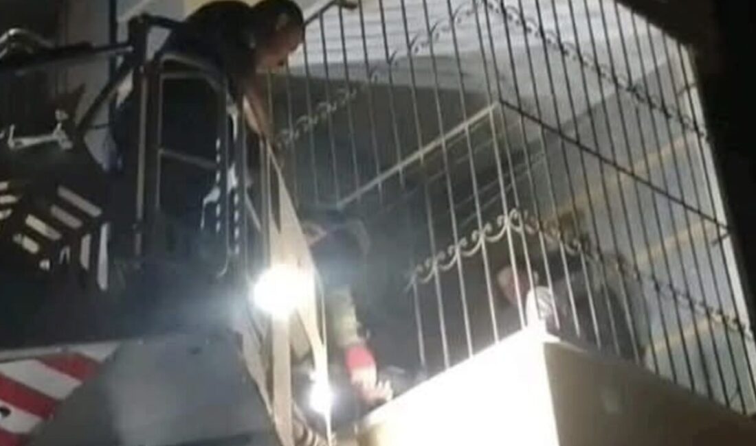 Hatay’ın Antakya ilçesi Saraykent Mahallesi’nde bir apartmanın elektrik panosunda yangın