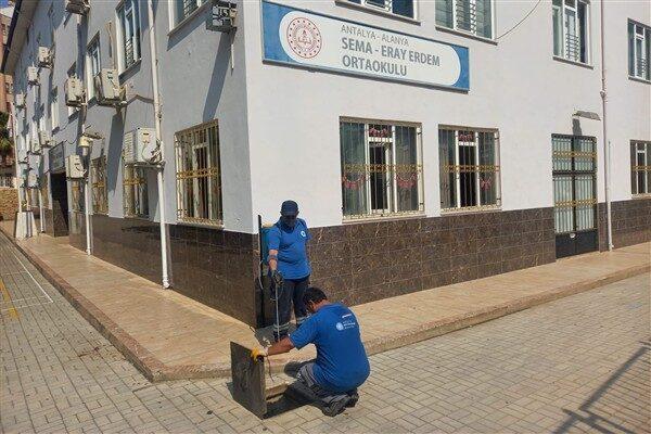 Park ve Bahçeler Daire Başkanlığı’na bağlı ekipler okul bahçeleri ve