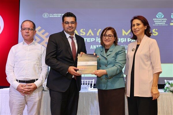 Gaziantep Büyükşehir Belediyesi ile Geleneksel Sanatlar Derneği iş birliğinde düzenlenen