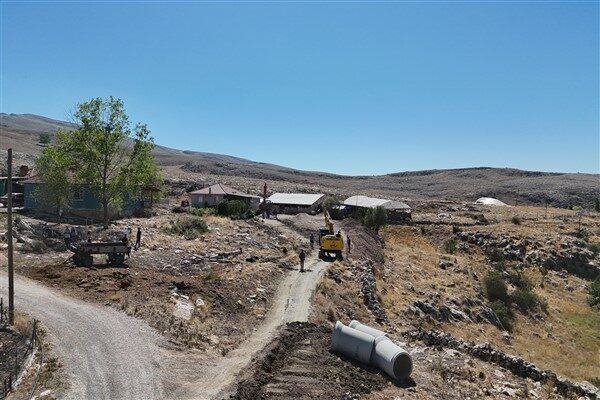 Korkuteli’nin 59 mahallesinde içme suyu temini için çalışmalarını aralıksız sürdüren