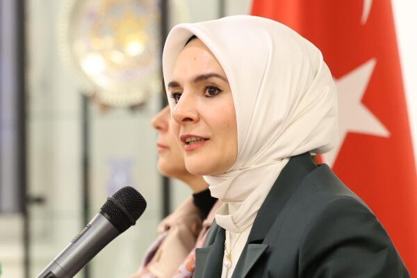 Aile ve Sosyal Hizmetler Müdürü Mahinr Özdemir Göktaş, sosyal medya