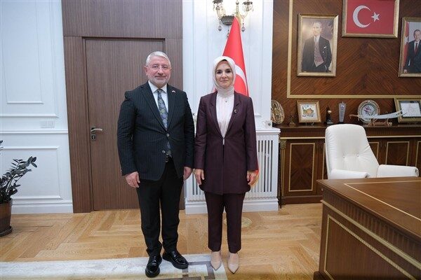Belediye Başkanı Dr. Halil İbrahim Aşgın tarafından ağırlanan Bakan Göktaş,