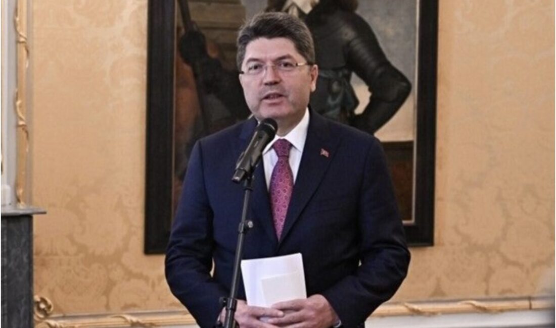 Adalet Bakanı Yılmaz Tunç, Türkiye Noterler Birliği Başkanı Ahmet Alıcı