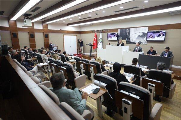 Ağustos tatilinin ardından gerçekleşen mecliste Başkan Ovalıoğlu, Temmuz ve Ağustos