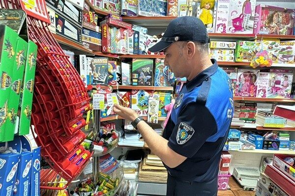 Bakırköy Belediyesi Zabıta İşleri Müdürlüğü ekipleri, yeni eğitim-öğretim yılının başlamasıyla