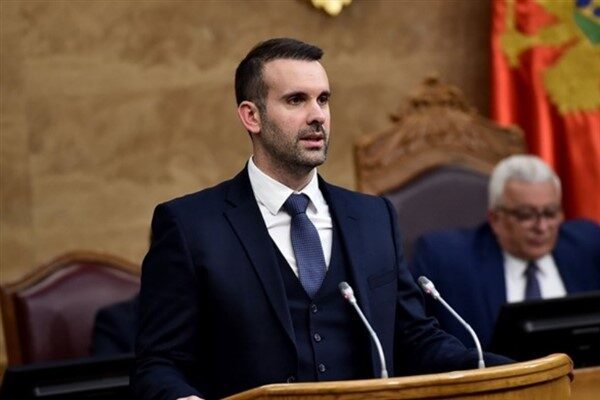 Spajic, bu adımın Karadağ’ın tarihi kimliğine ve devlet geleneğine sahip