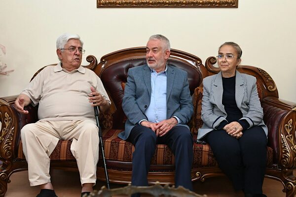 Isparta Belediye Başkanı Şükrü Başdeğirmen, eşi Şadiye Başdeğirmen ile birlikte