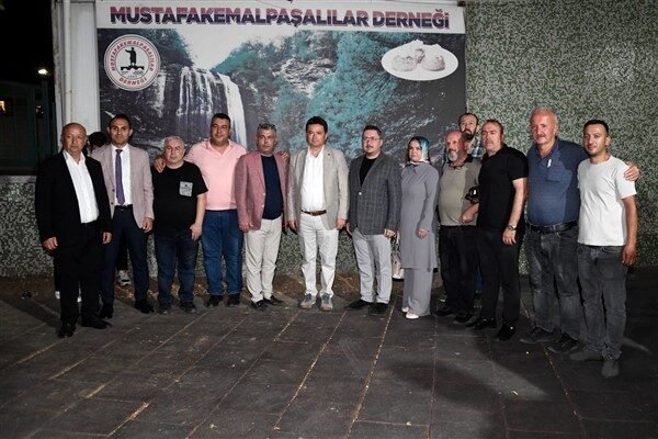 Mustafakemalpaşalılar Derneği binasında gerçekleşen ziyarette Başkan Aydın, dernek üyeleriyle sohbet