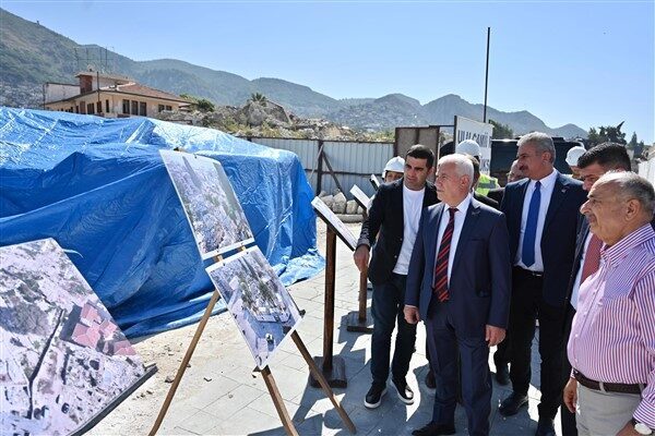 Hatay'ın eski camilerinden birisi olan 1271-1272 yıllarında yapıldığı tahmin edilen