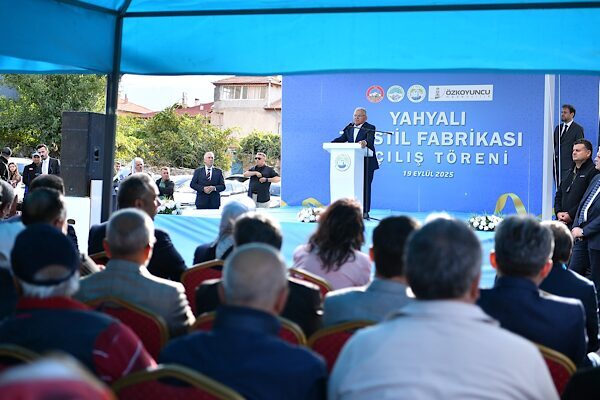 Kayseri Büyükşehir Belediye Başkanı  Büyükkılıç, Yahyalı'da  ilçesinde iki  etkinliğe katılım