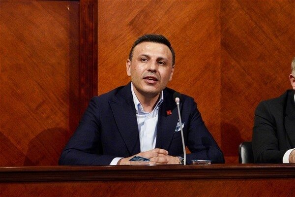 Çelik bazı sanatçı ve müzisyenlerin sosyal medya üzerinden hedef gösterilmesi