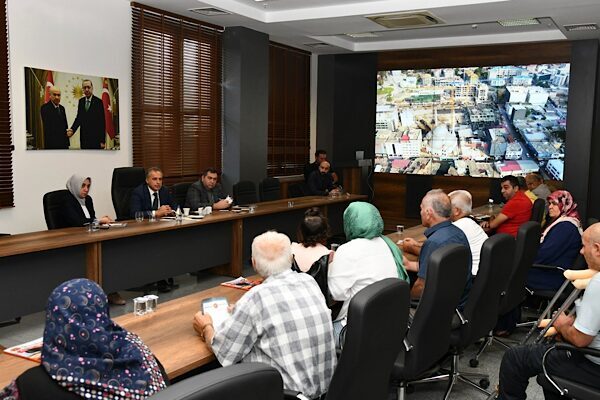 Osmaniye Belediye Başkanı İbrahim Çenet, “Başkan Sizi Dinliyor” mottosuyla düzenlenen