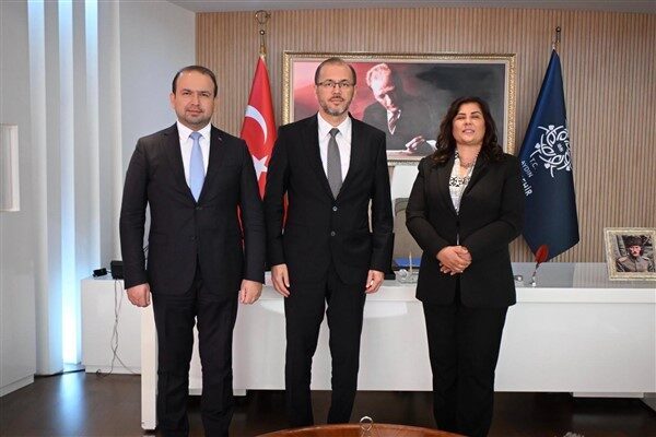 Ziyarette Okumuş ile Şenkul, Çerçioğlu'nu Aydın'da gerçekleştirdiği çalışmalarından dolayı tebrik