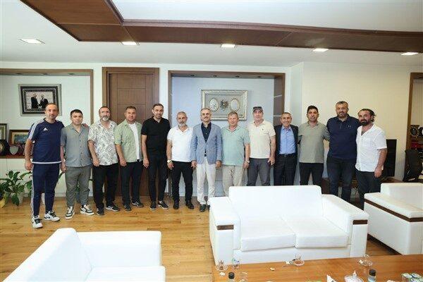Bünyamin Çiftçi, ilçede faaliyetlerine devam eden spor kulübü yöneticilerini makamında