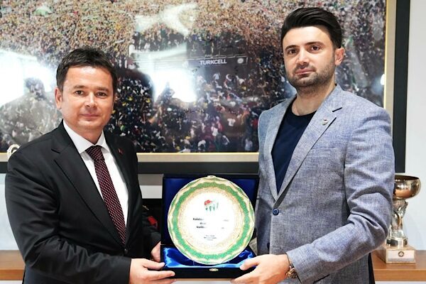 Osmangazi Belediye Başkanı Erkan Aydın, Bursaspor Başkanı Enes Çelik’i ziyaret
