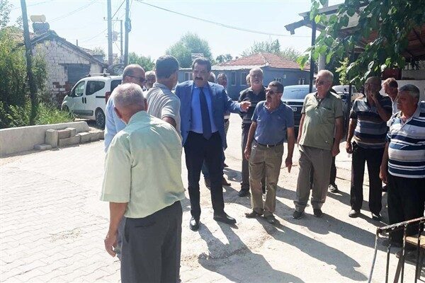 Pamukkale Belediye Başkanı Ertemur, vatandaşlarla birebir temas kurarak ihtiyaçları yerinde