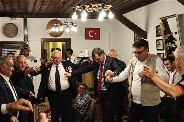 Kütahya Belediyesi, 19 Eylül Gaziler Günü kapsamında gazilere moral vermek