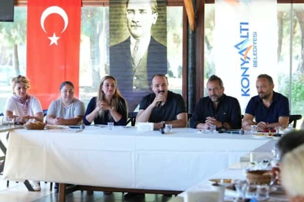   Konyaaltı Belediye Başkanı Cem Kotan, Konyaaltı Muhtarlar Derneği’nin düzenlediği