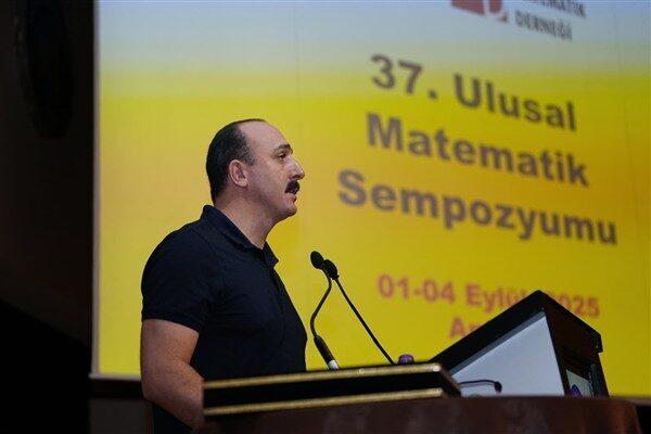 Konyaaltı Belediye Başkanı Cem Kotan, Türk Matematik Derneği öncülüğünde ve