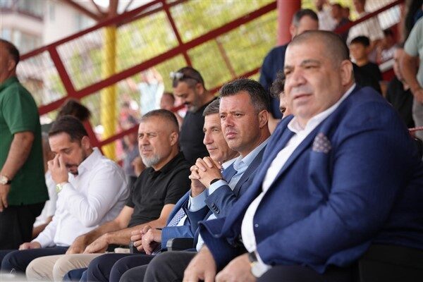 Çorlu General Basri Saran Stadyumu'nda oynanan karşılaşmaya Çorlulu taraftarlar ilgi
