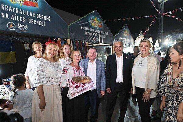 Muratpaşa Belediye Başkanı Ümit Uysal, yörelerin yemeklerinden el sanatlarına, doğal