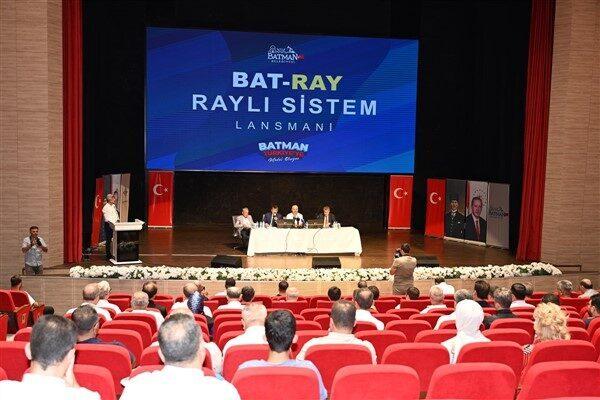 Necat Nasıroğlu Külliyesi Konferans Salonu’nda düzenlenen programa, Vali Ekrem Canalp,