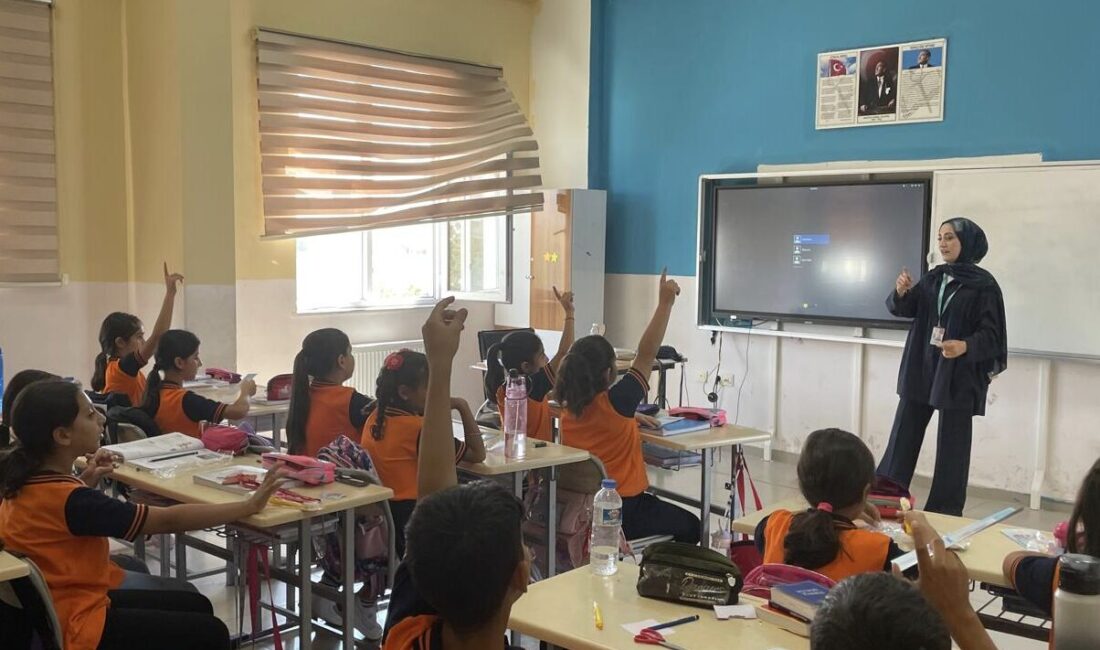 Batman İl Sağlık Müdürlüğü’ne bağlı diyetisyenler, öğrencilere yönelik sağlıklı beslenme