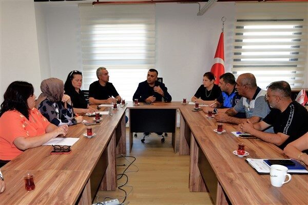 Muhtarlık İşleri Müdürlüğü’nün koordinesinde yapılan toplantılarla muhtarlar, Fen İşleri, Temizlik