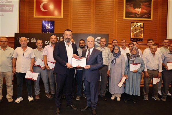 Bursa Büyükşehir Belediye Başkanı Bozbey, kentin faklı noktalarında çıkan orman