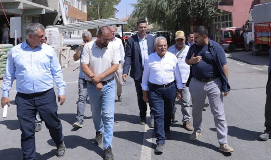 Kayseri Büyükşehir Belediye Başkanı Büyükkılıç, Sarıoğlan ilçesinde gerçekleştirilen yatırımları ekibiyle