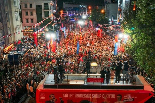 Cumhuriyet Halk Partisi (CHP) Genel Başkanı Özgür Özel, İstanbul Bahçelievler’de