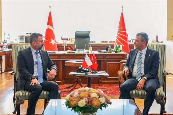 Cumhuriyet Halk Partisi (CHP) Genel Başkanı Özgür Özel, Çek Cumhuriyeti