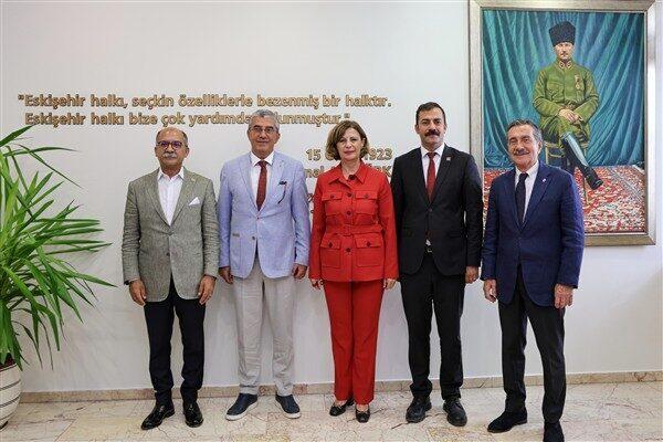 Eskişehir Büyükşehir Belediye Başkanı Ünlüce, CHP Grup Başkan Vekili Günaydın,