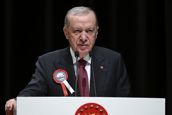Cımhurbaşkanı Erdoğan mesajında,,''Demokrasi, hukuk ve adaletin ayaklar altına alındığı utanç