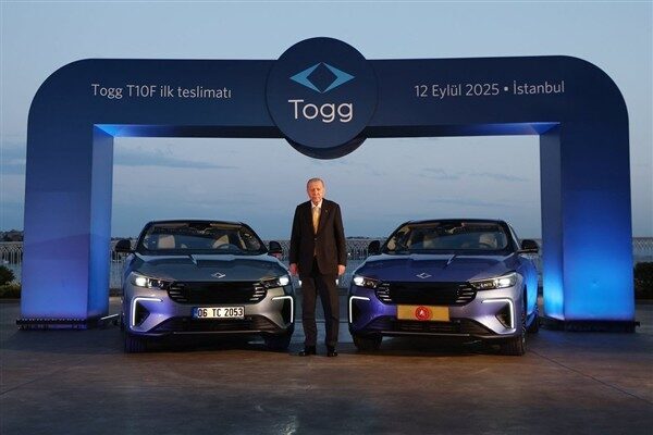 Cumhurbaşkanı Recep Tayyip Erdoğan’a, Togg’un yeni satışa çıkan modeli T10F